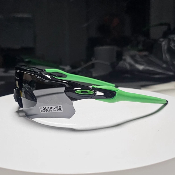 オークリー正面デザイン